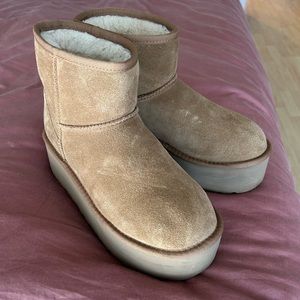 UGG Classic Mini Platform in Chestnut size 7